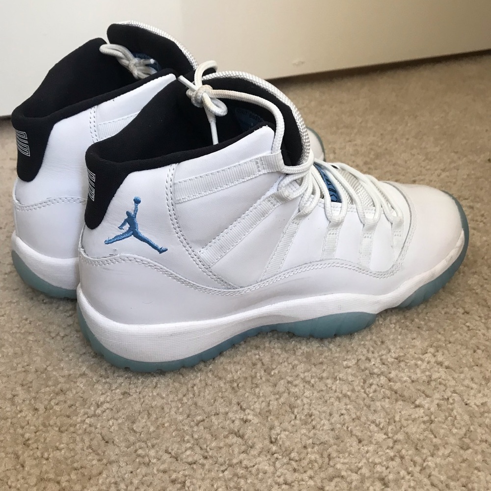Jordan 11 retro youth size 7 legend blue